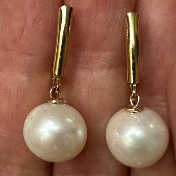 11.5mm White Cultured Freshwater Pearls 14K GF Shield Leverback Earrings - Picture 4 of 8